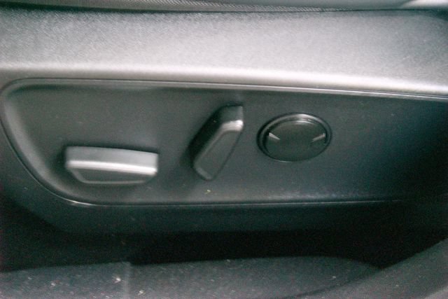 Used 2025 Ford Escape Platinum AWD/4WD image 19