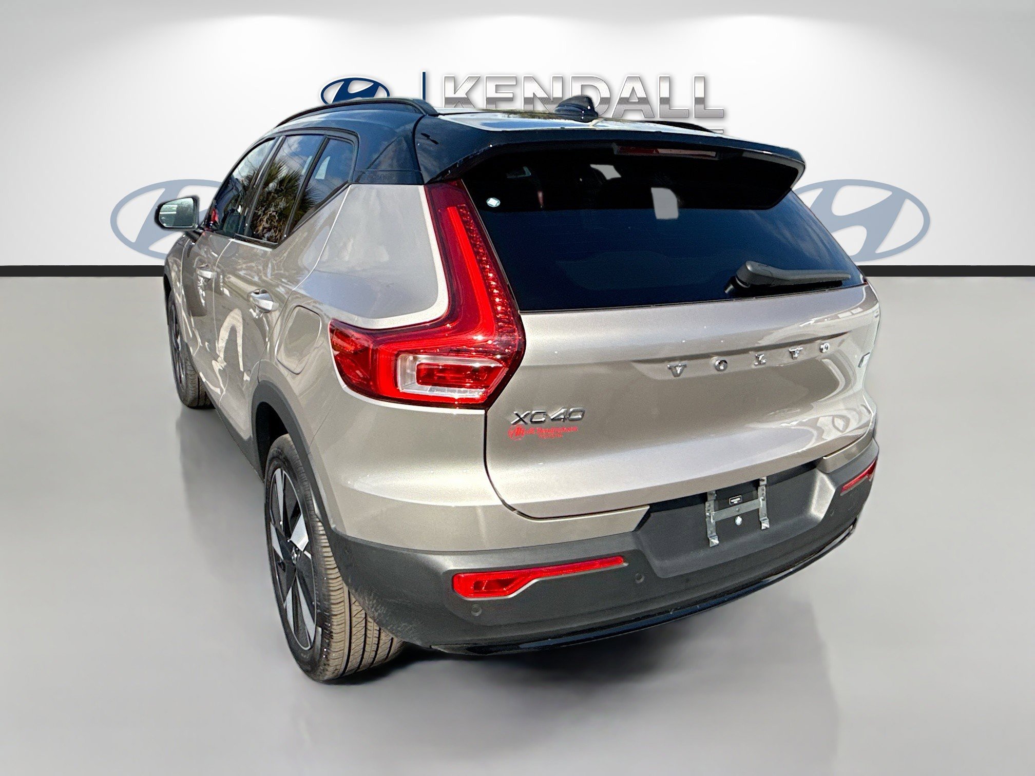 Used 2024 Volvo XC40 Recharge Plus w/ Protection Package Premier image 4