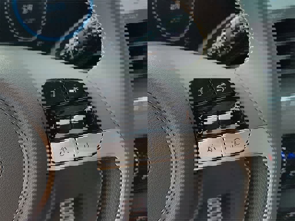 New 2025 Hyundai Elantra SEL image 28