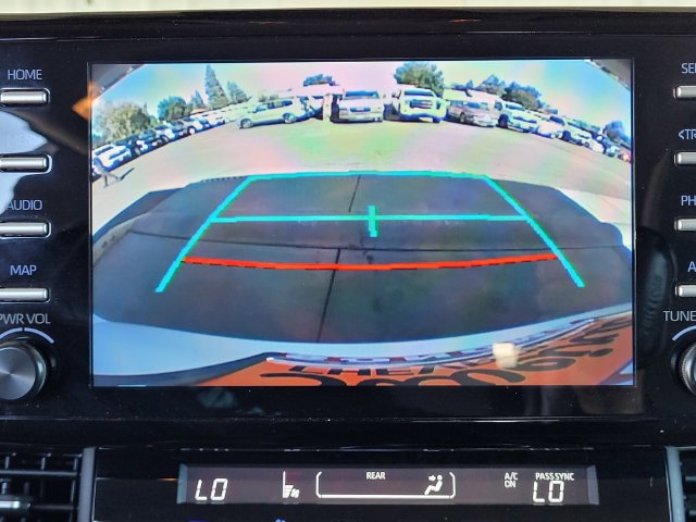 Used 2024 Toyota Sienna LE AWD/4WD image 11