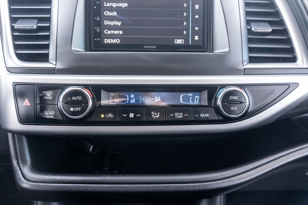 Used 2017 Toyota Highlander SE AWD/4WD image 30