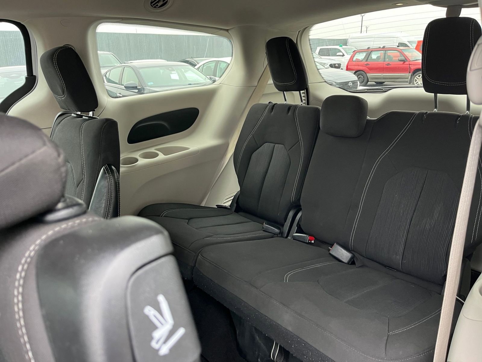 Used 2023 Chrysler Voyager LX image 30