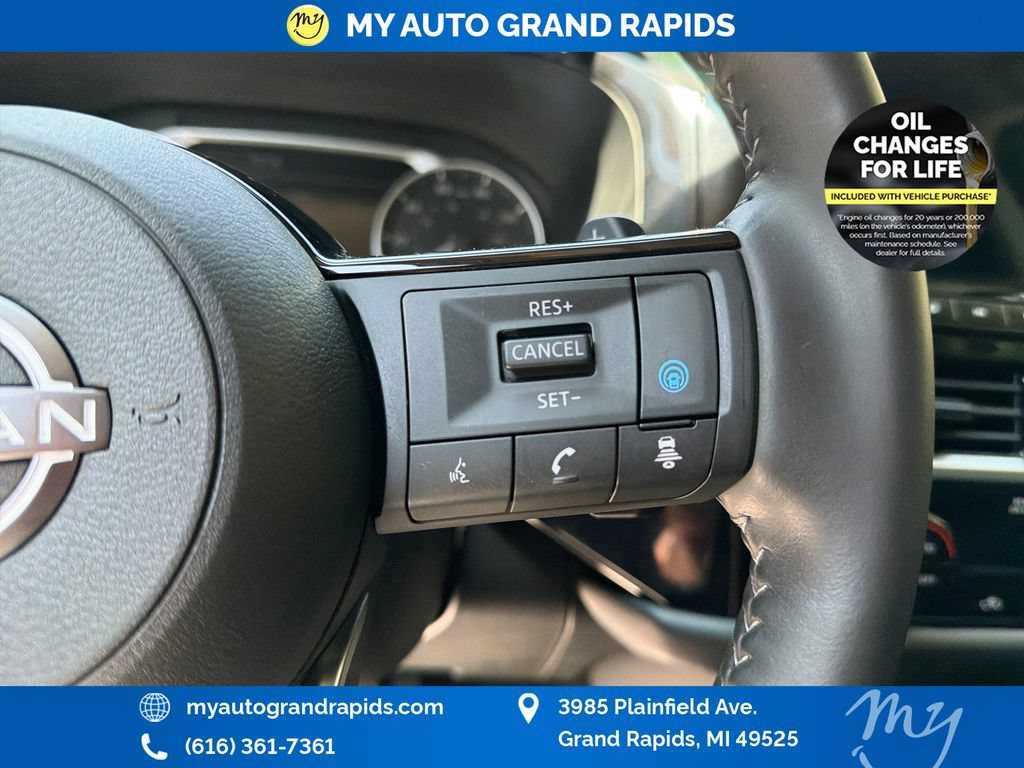 Used 2025 Nissan Pathfinder SL AWD/4WD image 16
