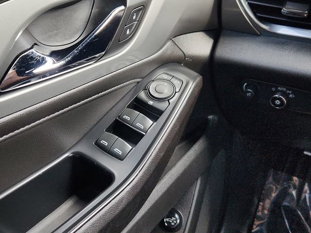 Used 2023 Chevrolet Traverse LT FWD image 39