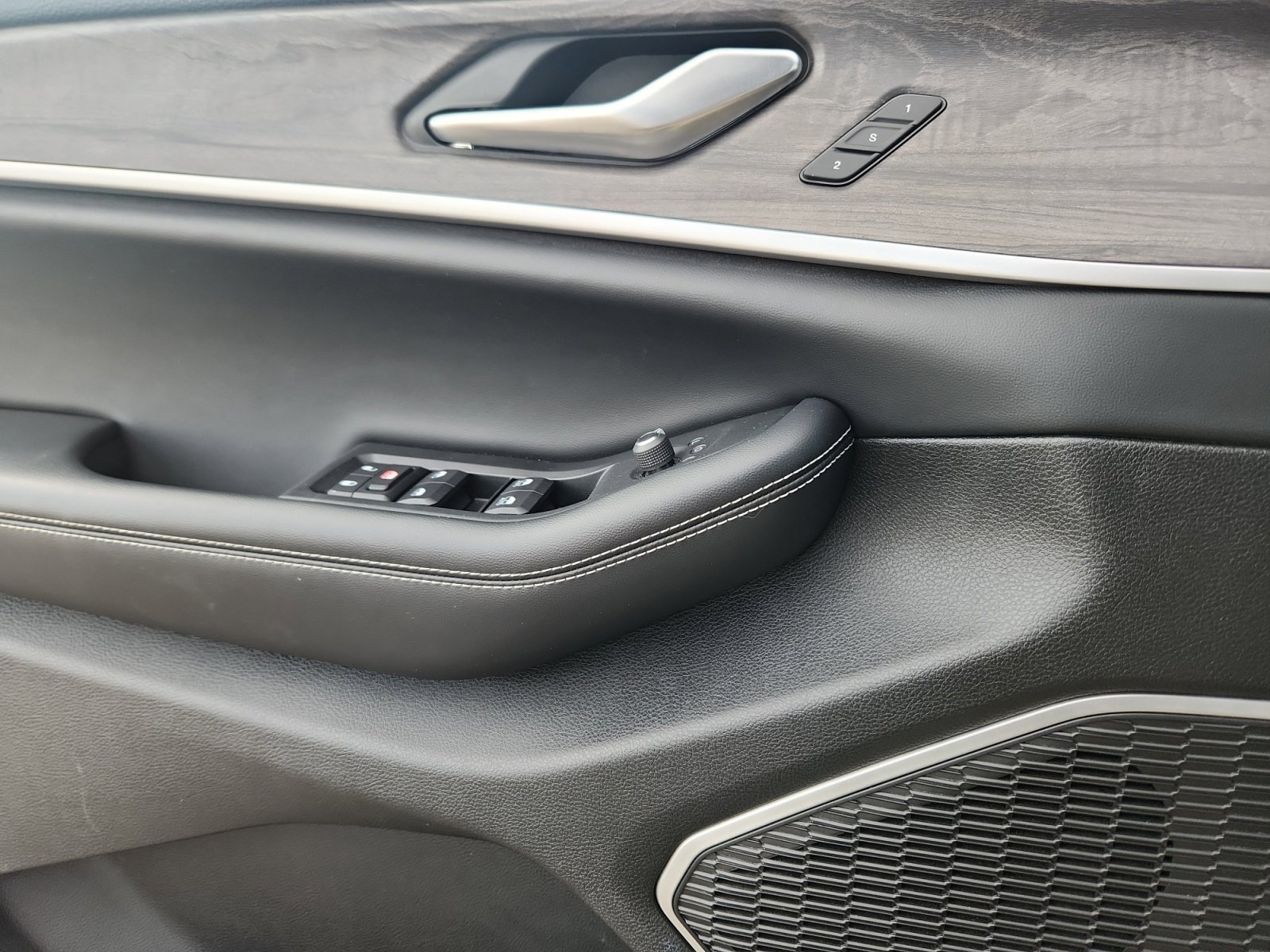 Used 2023 Jeep Grand Cherokee 4WD 4xe image 14