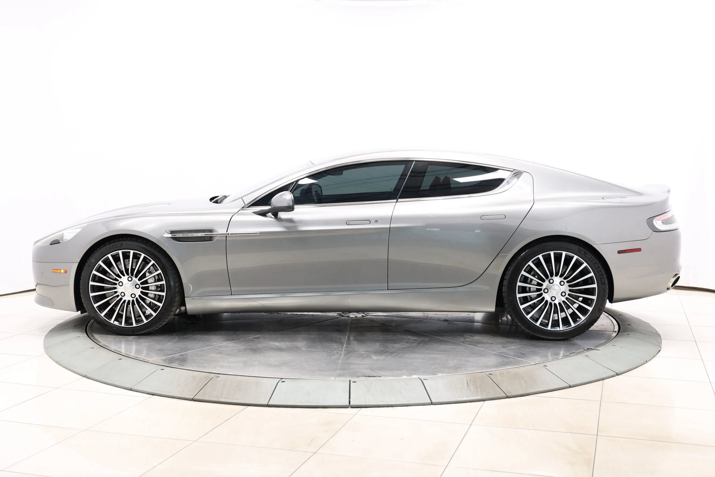 Used 2015 Aston Martin Rapide S RWD image 9