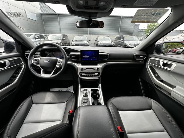 Used 2023 Ford Explorer XLT w/ Equipment Group 202A AWD/4WD image 3