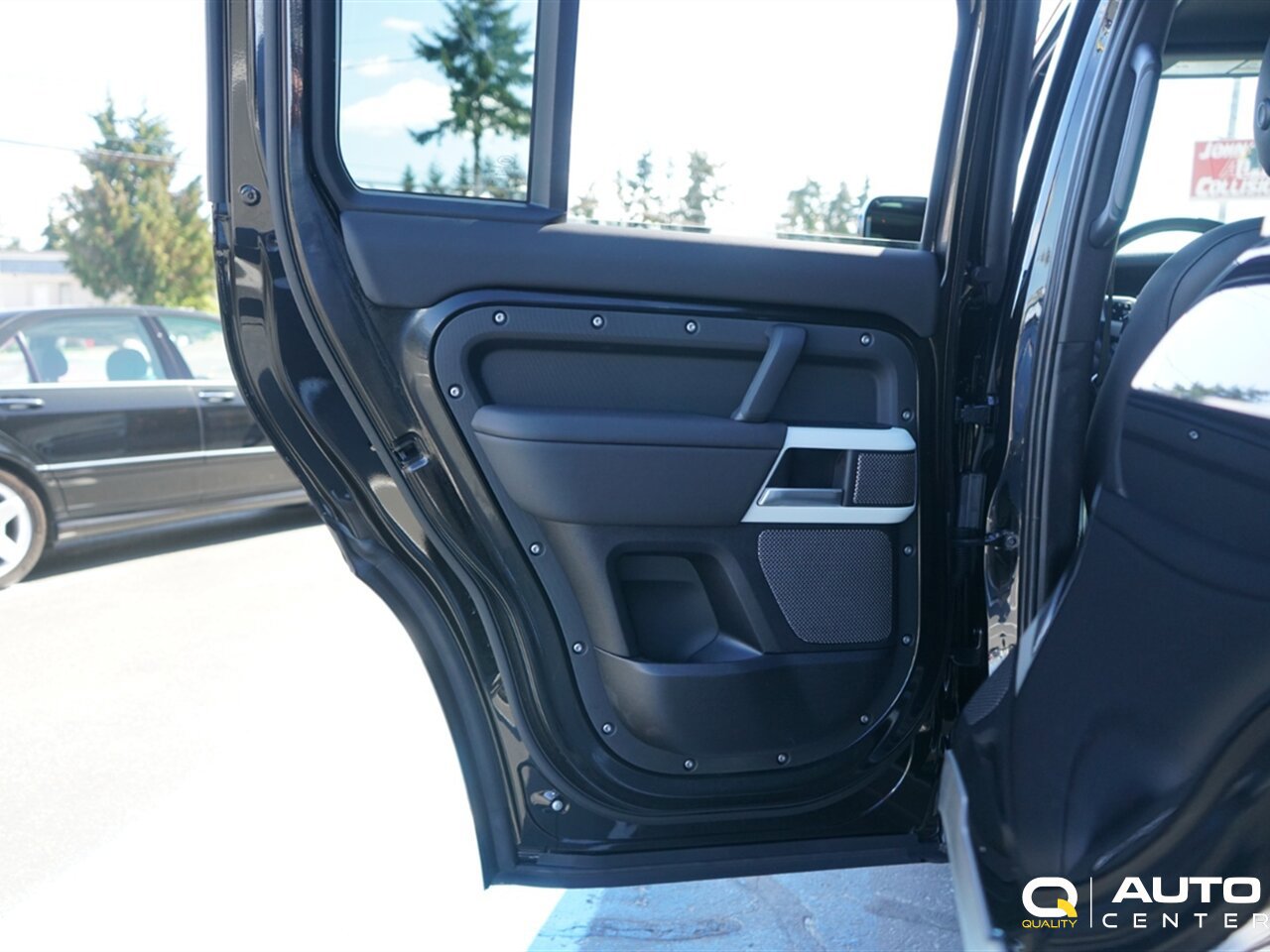 Used 2024 Land Rover Defender 110 S image 28