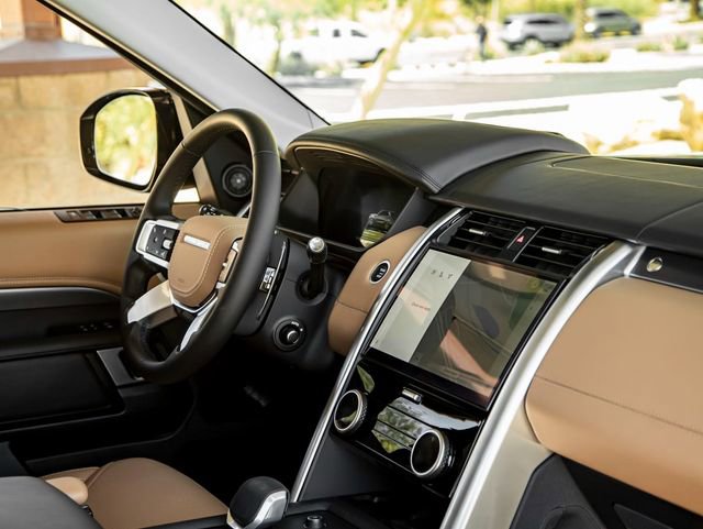 New 2025 Land Rover Discovery Metropolitan Edition AWD/4WD image 30