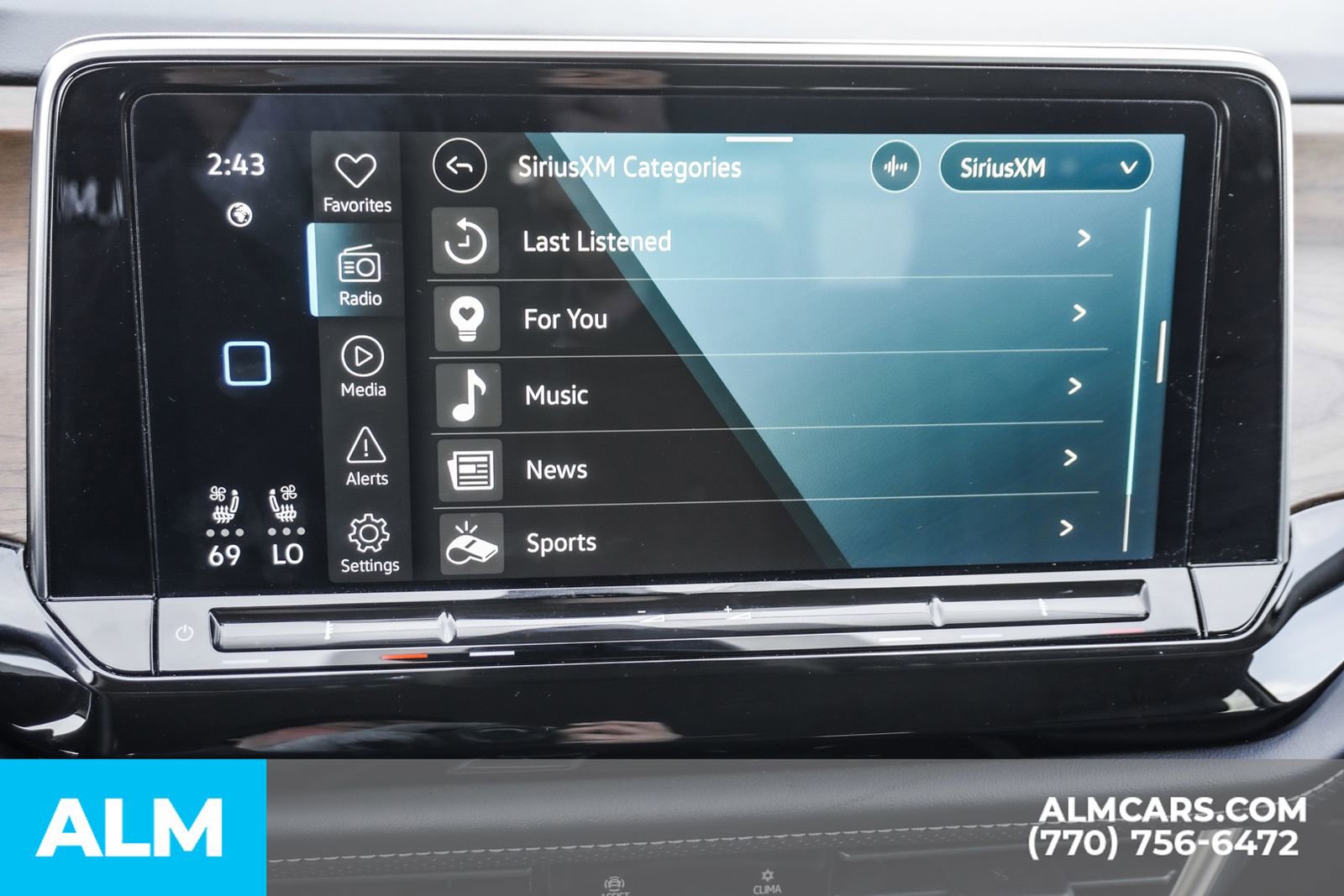 Used 2025 Volkswagen Atlas SE image 43