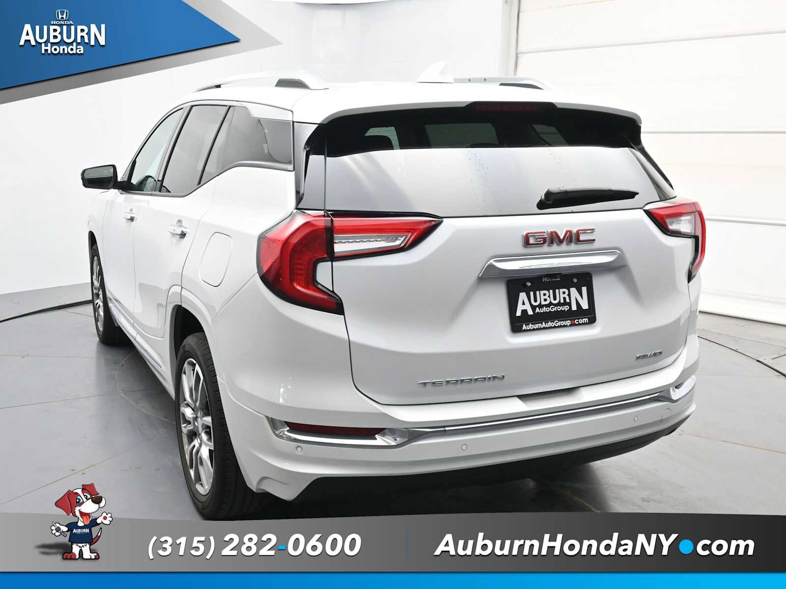 Used 2022 GMC Terrain Denali w/ Denali Premium Package AWD/4WD image 16