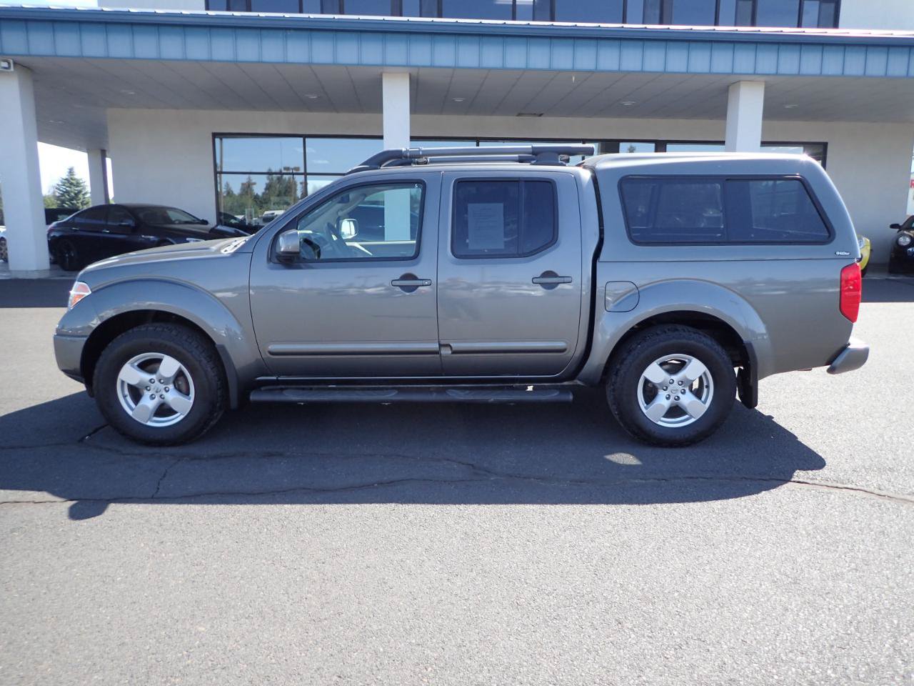 Used 2008 Nissan Frontier LE w/ Tow Hitch Pkg AWD/4WD image 2