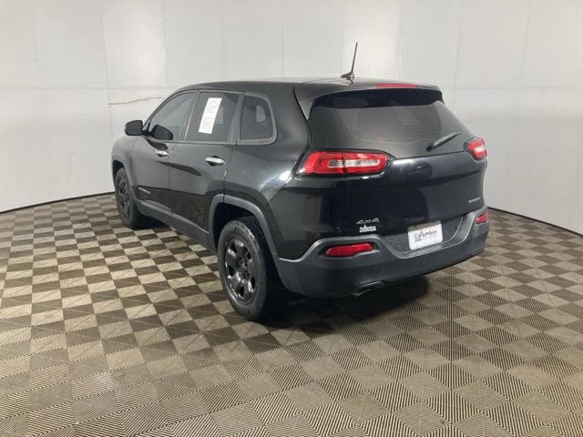 Used 2016 Jeep Cherokee Sport image 3