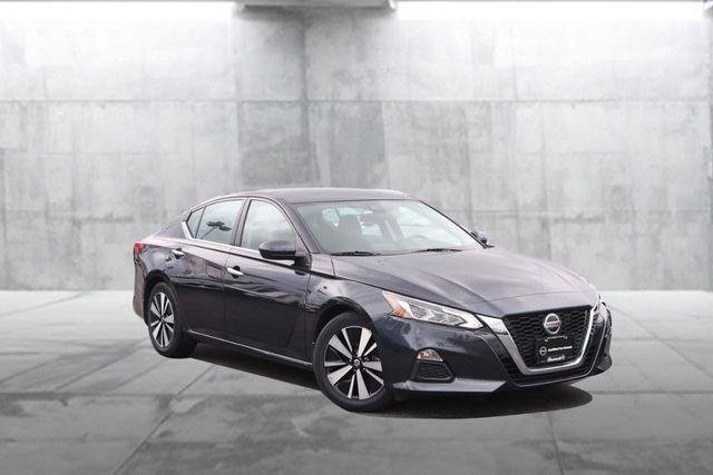 Used 2022 Nissan Altima 2.5 SV image 2