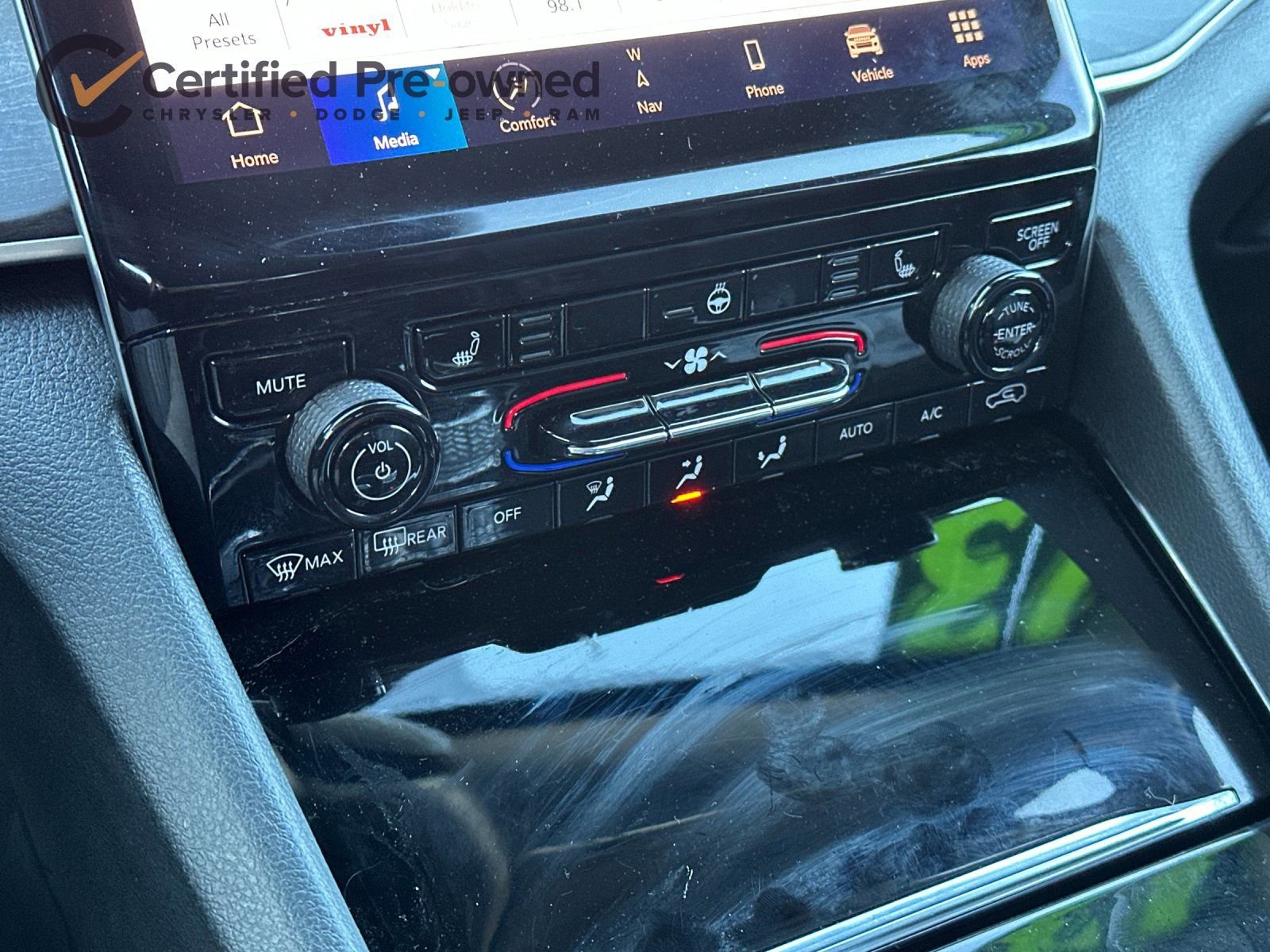 Used 2023 Jeep Grand Cherokee Limited image 22