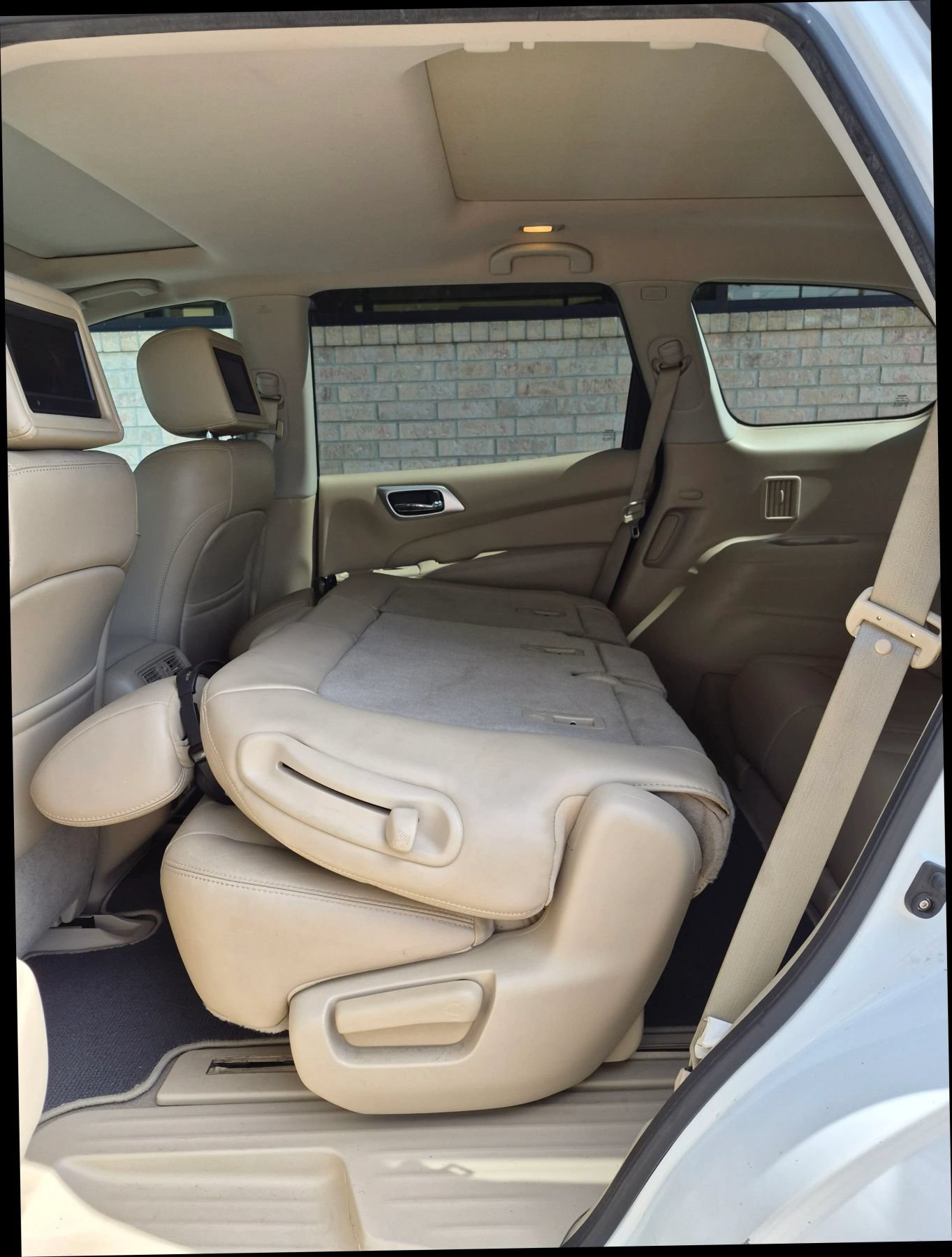 Used 2014 Nissan Pathfinder Platinum w/ Platinum Premium Package FWD image 27
