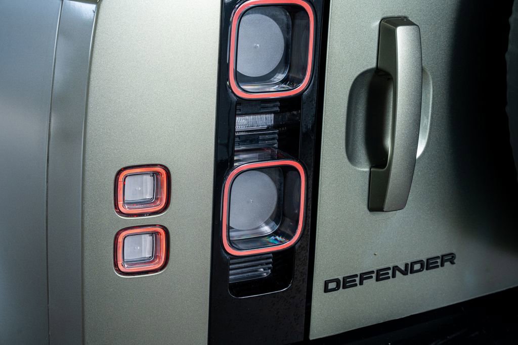 Used 2022 Land Rover Defender 90 X image 24