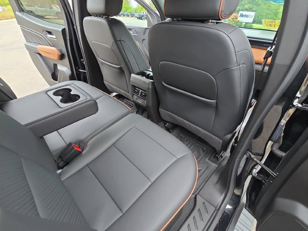 Used 2024 GMC Canyon AT4 w/ AT4 Premium Package AWD/4WD image 14