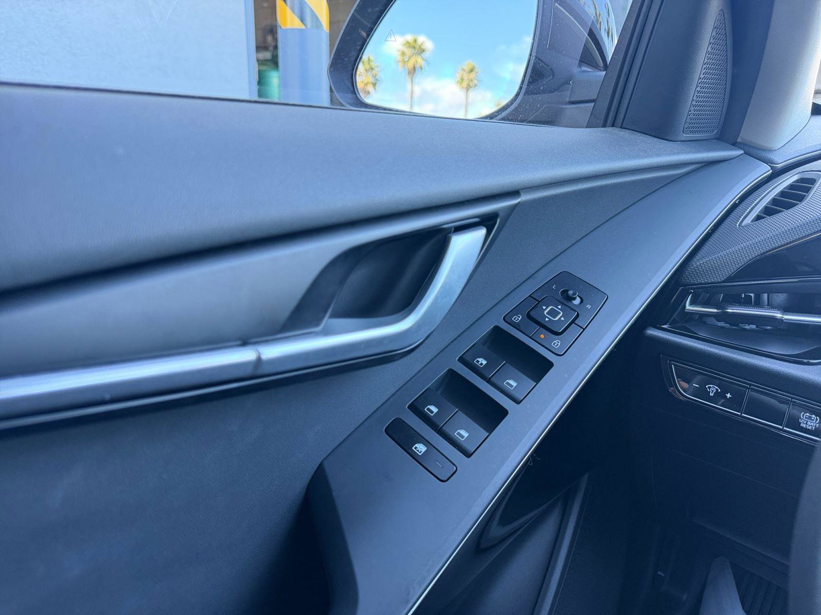 Certified 2023 Kia Niro EX image 24