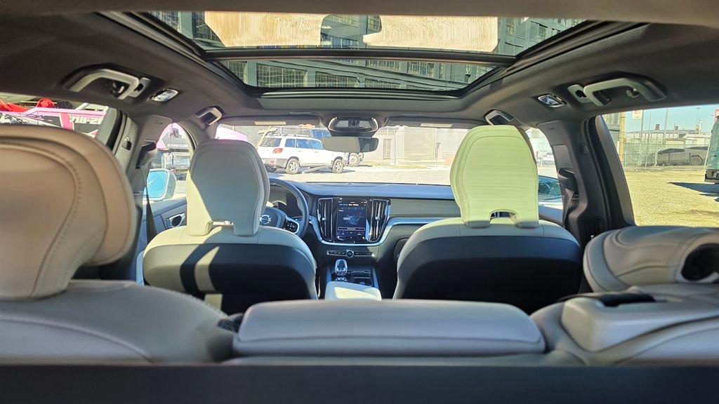 Certified 2024 Volvo V60 B5 Cross Country Ultimate image 8