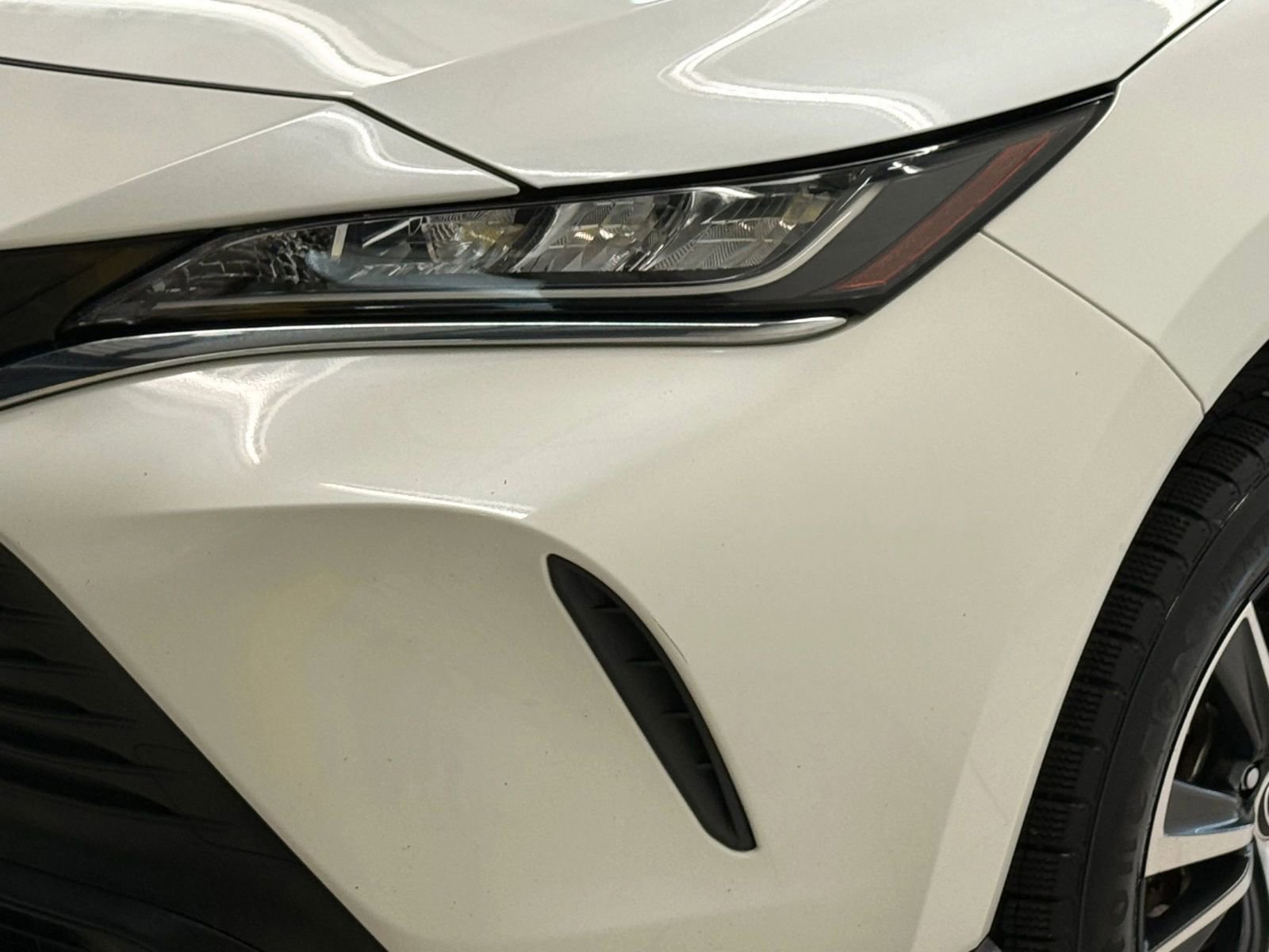 Used 2021 Toyota Venza LE image 4