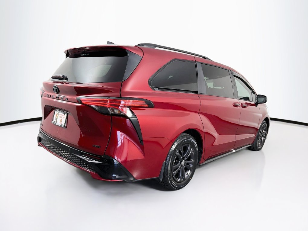 Used 2025 Toyota Sienna XSE w/ XSE Plus Package AWD/4WD image 10