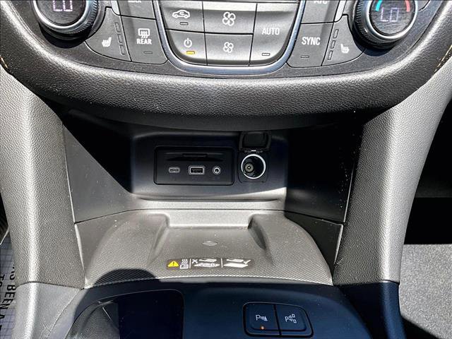 Used 2023 Chevrolet Equinox Premier image 24