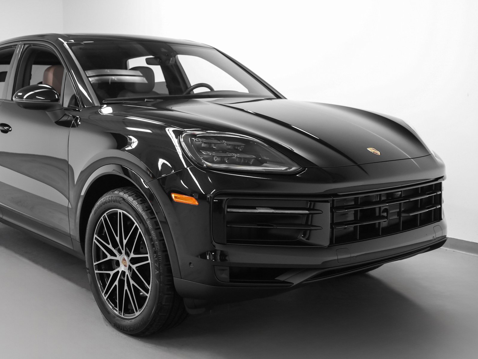 Certified 2025 Porsche Cayenne image 9