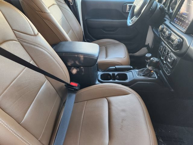 Used 2023 Jeep Wrangler Unlimited Sahara w/ Cold Weather Group AWD/4WD image 19