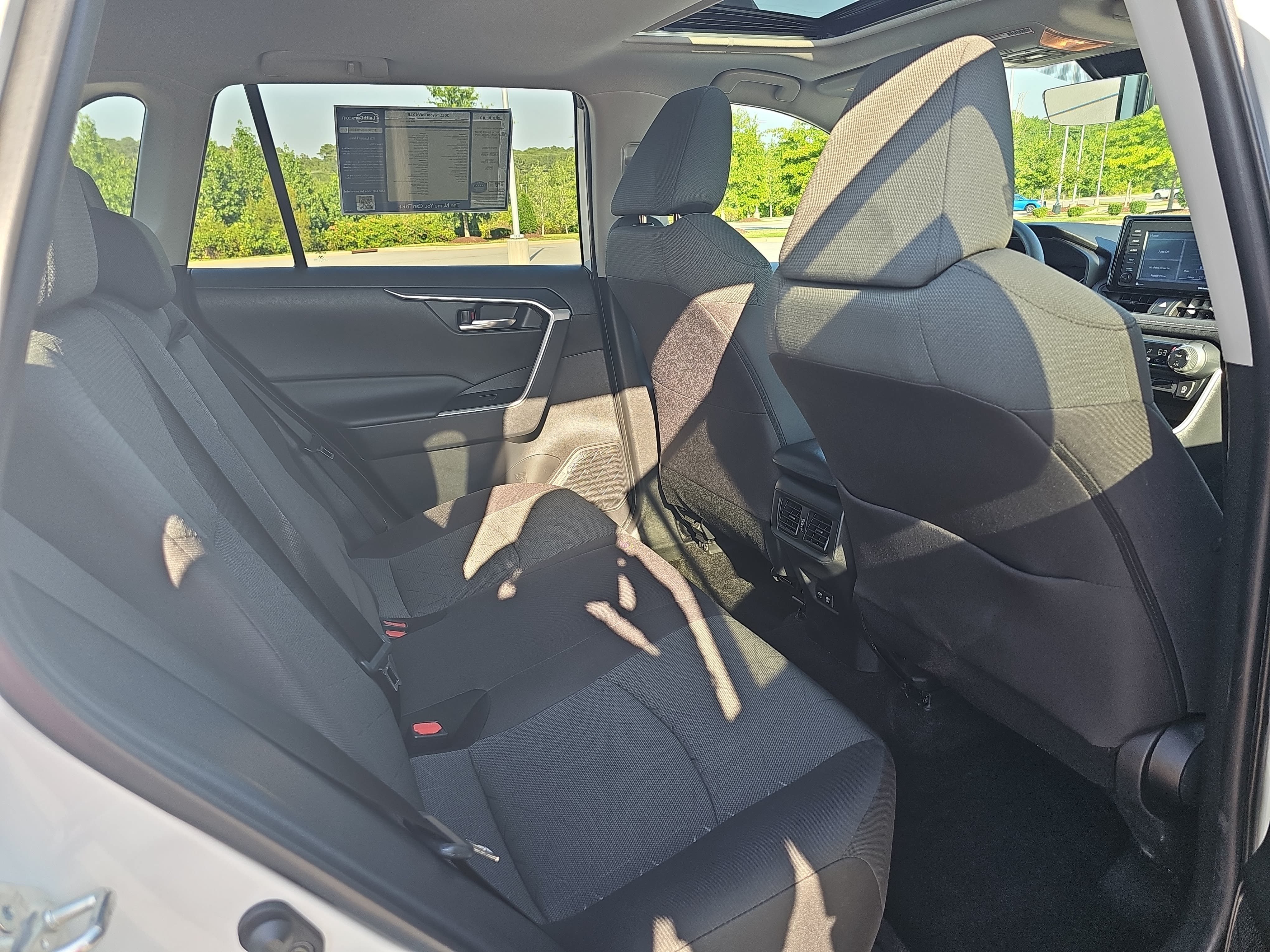 Used 2021 Toyota RAV4 XLE w/ Convenience Package FWD image 11