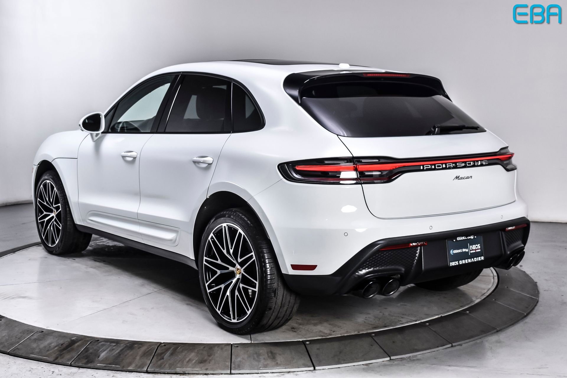Used 2025 Porsche Macan image 4