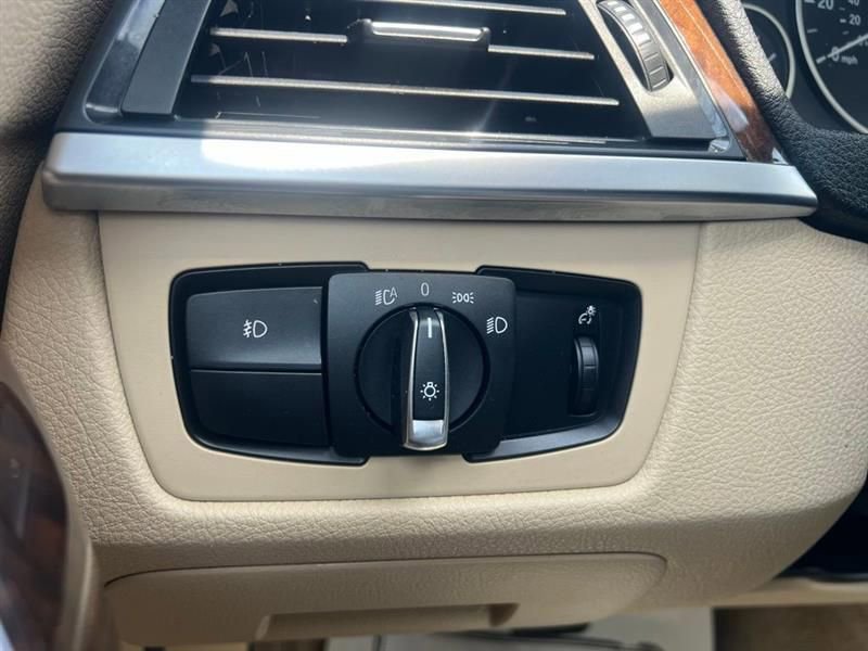 Used 2015 BMW 328i xDrive Sedan image 24