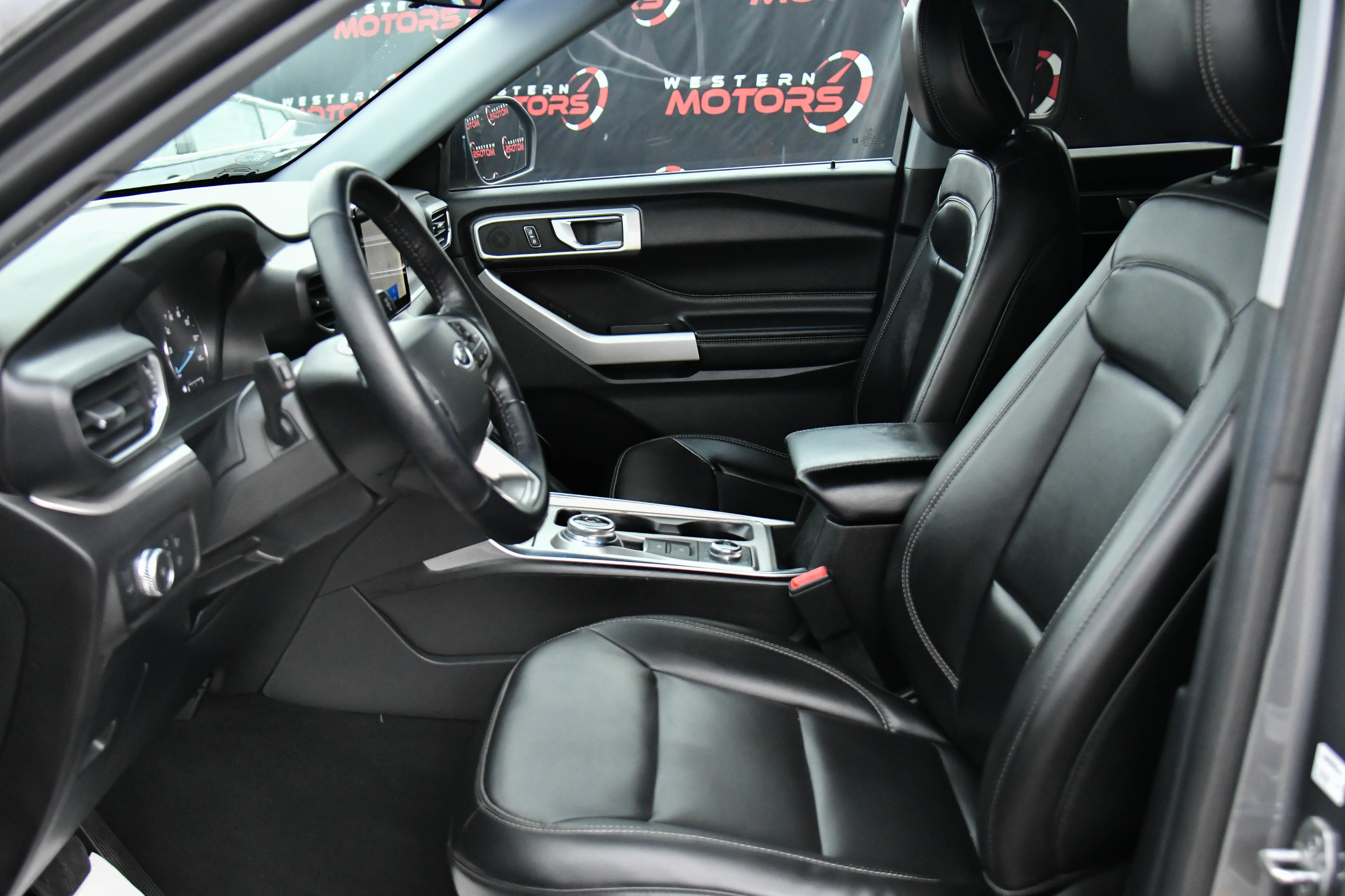 Used 2022 Ford Explorer XLT w/ Equipment Group 202A image 17