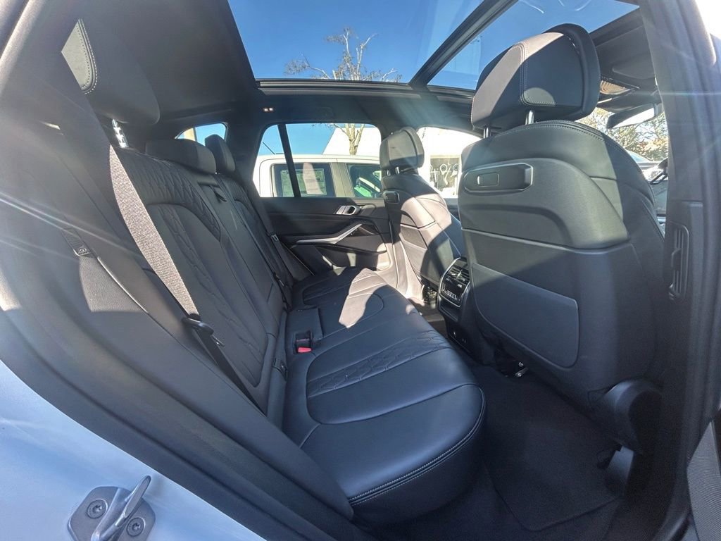Used 2025 BMW X5 xDrive50e image 26