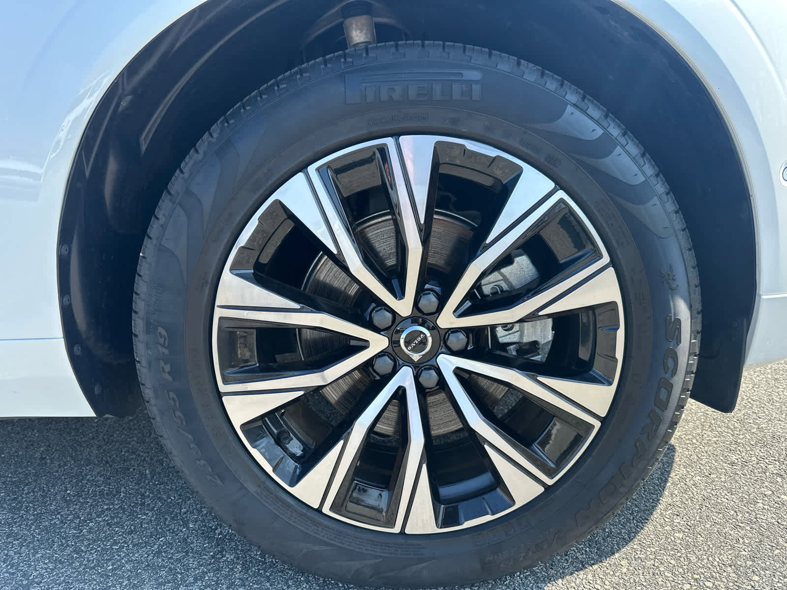 Used 2025 Volvo XC60 B5 Plus image 5