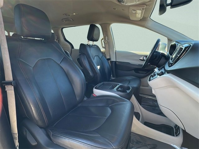 Used 2020 Chrysler Pacifica Touring-L image 23