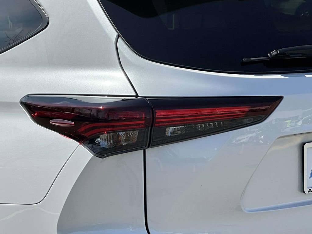 Used 2024 Toyota Highlander XSE AWD/4WD image 8