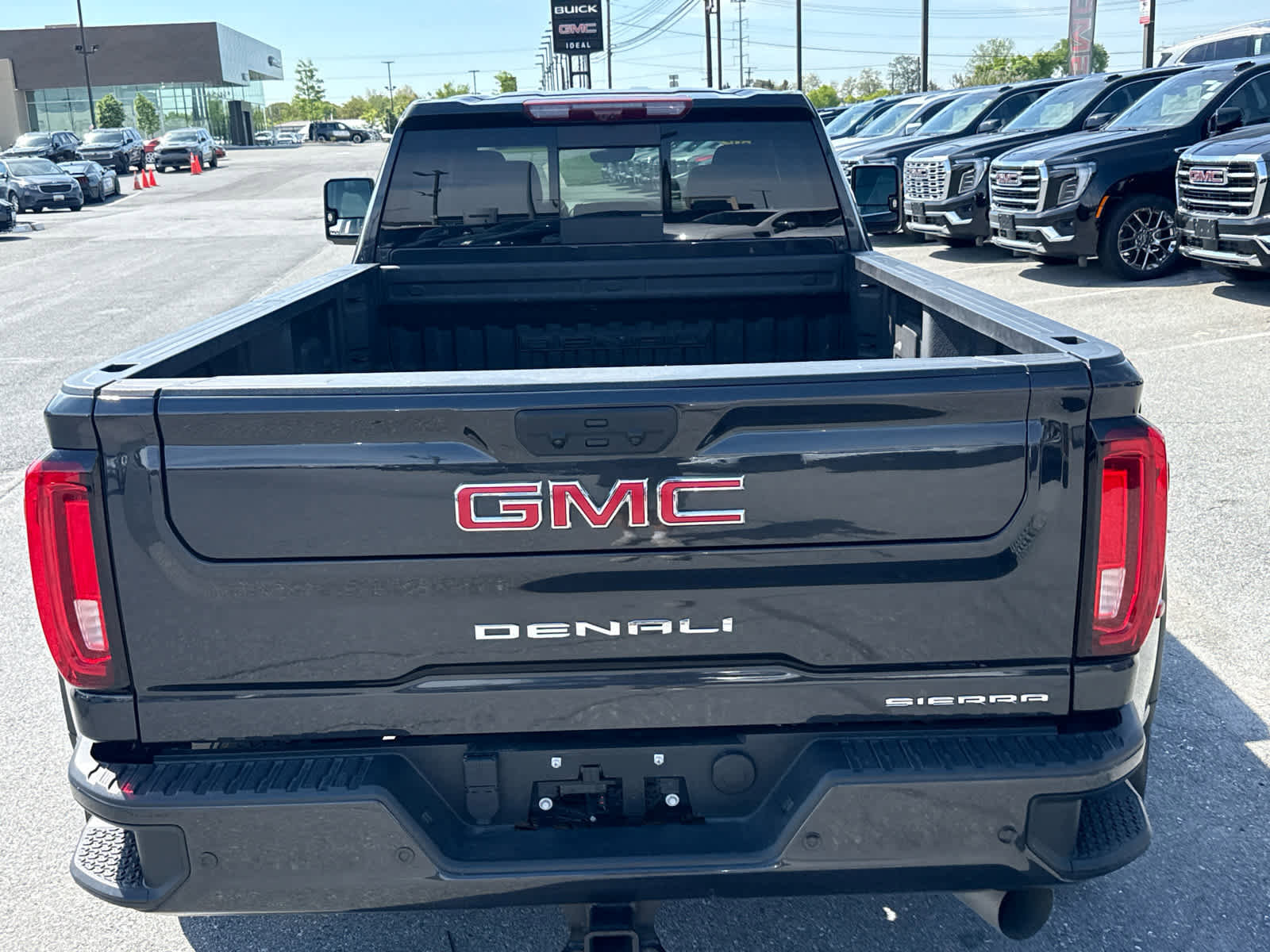 Used 2020 GMC Sierra 3500 Denali w/ Denali Ultimate Package AWD/4WD image 7