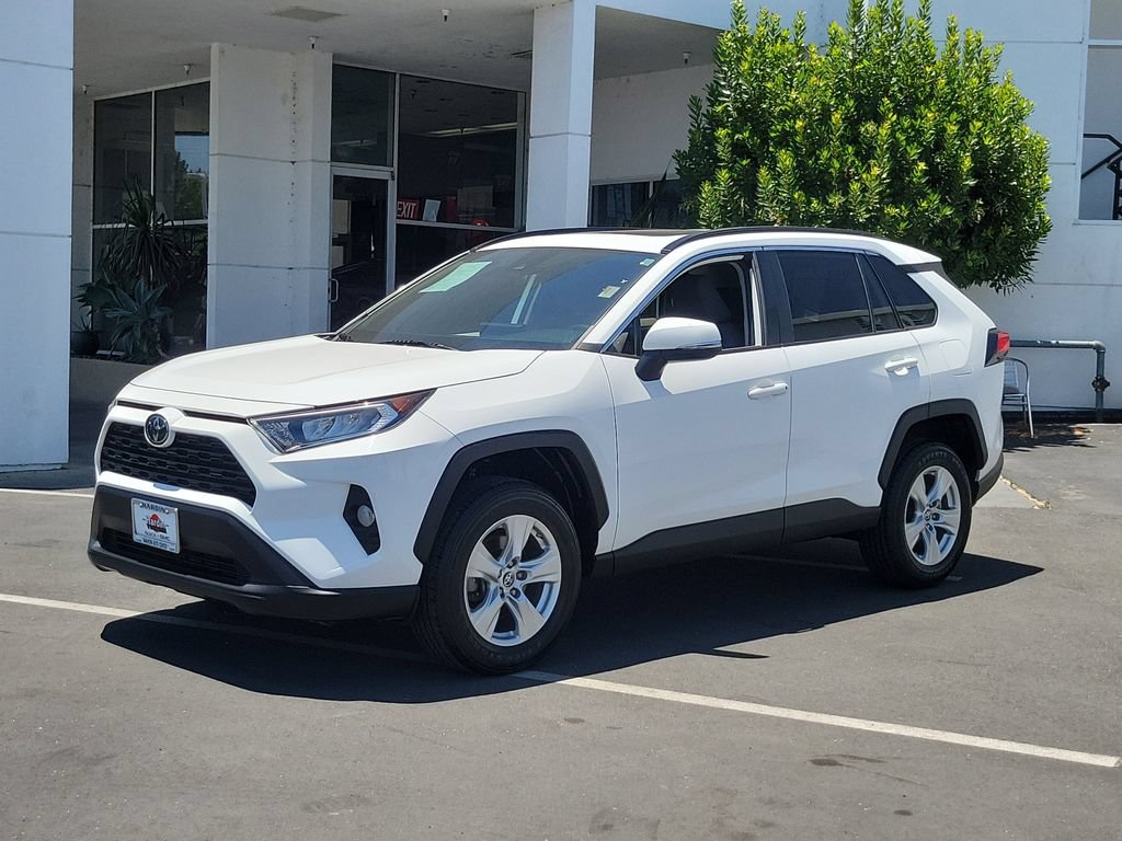Used 2019 Toyota RAV4 XLE AWD/4WD image 2