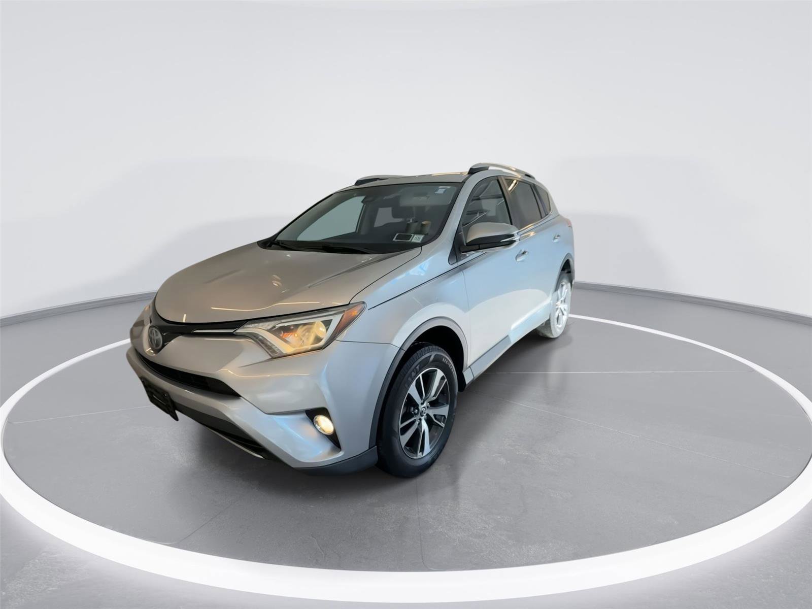 Used 2017 Toyota RAV4 XLE w/ All Weather Liner Package AWD/4WD image 2