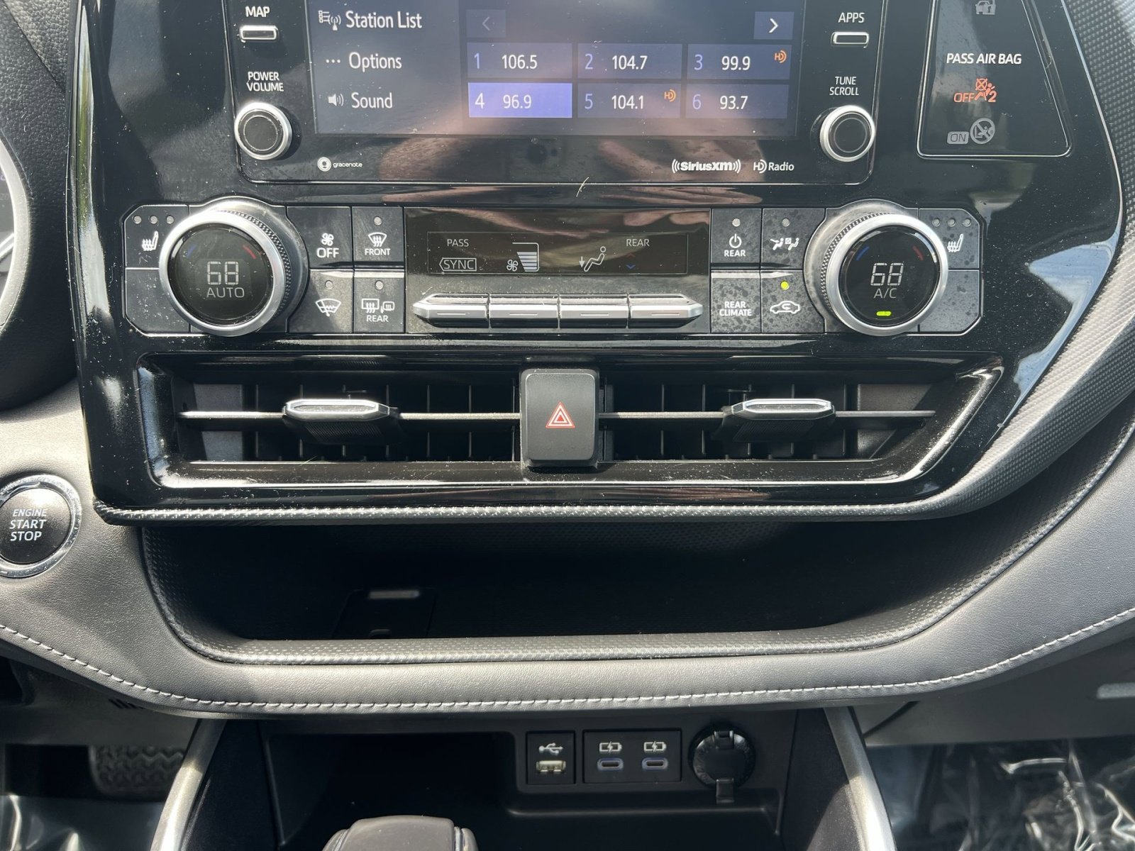Used 2022 Toyota Highlander XSE AWD/4WD image 28
