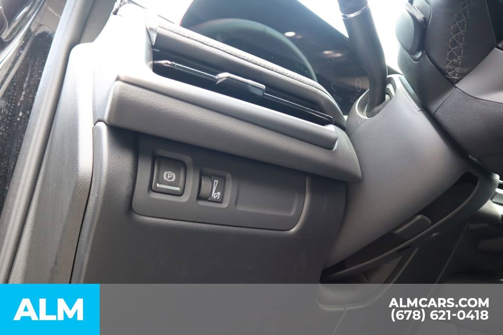Used 2025 Cadillac XT4 Premium Luxury image 13