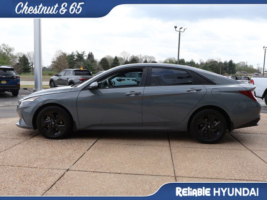 Used 2022 Hyundai Elantra SEL image 3