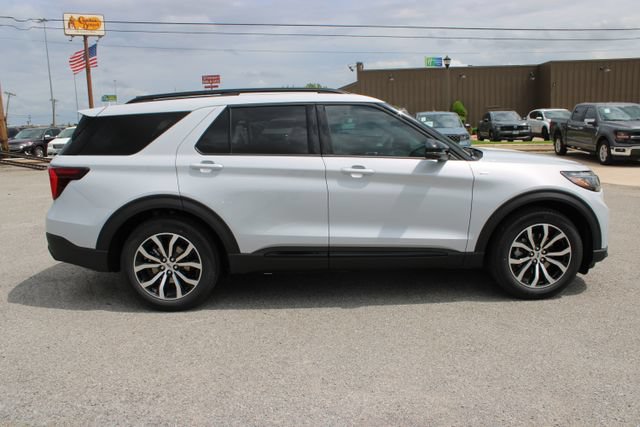 New 2026 Ford Explorer ST-Line RWD image 3