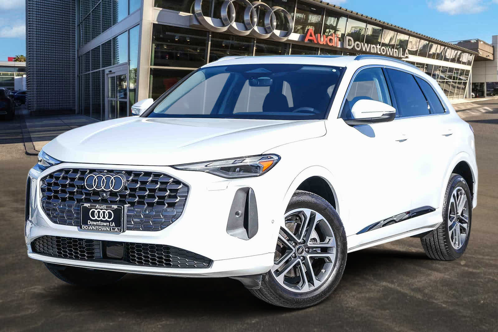 Used 2025 Audi Q5 Premium w/ Convenience Package