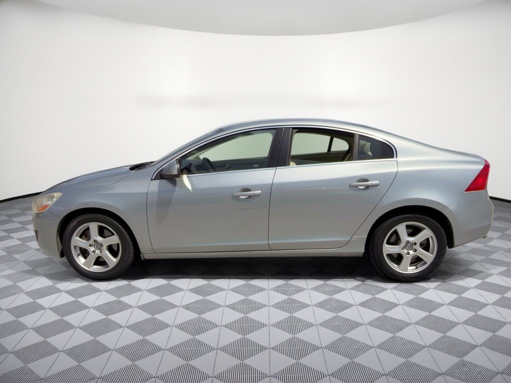 Used 2013 Volvo S60 T5 FWD image 2