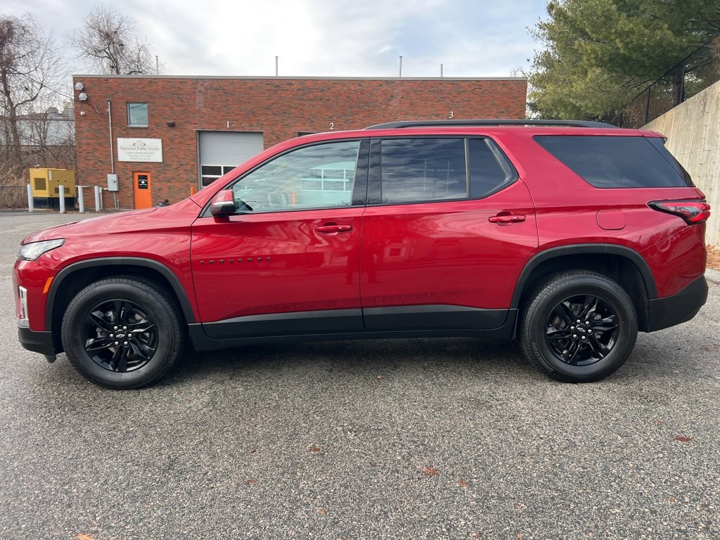 Used 2023 Chevrolet Traverse LT w/ Midnight/Sport Edition image 2