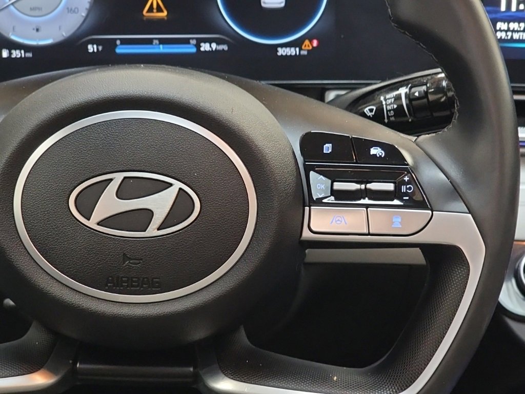 Used 2024 Hyundai Elantra Limited image 18