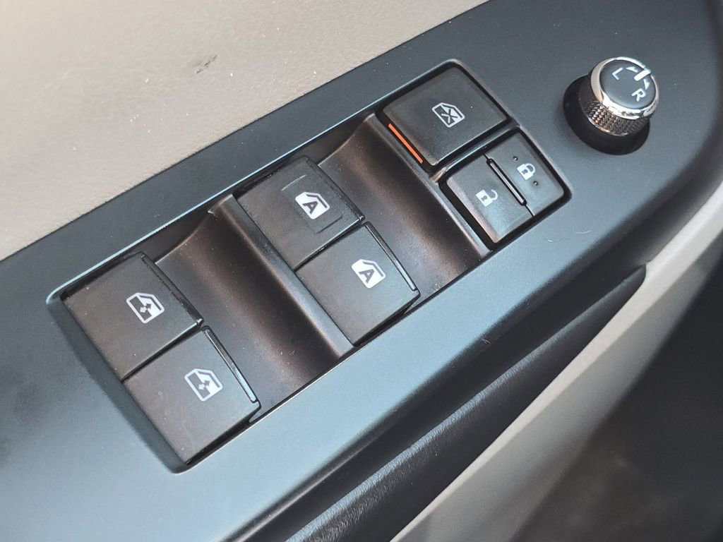 Used 2019 Toyota Highlander XLE AWD/4WD image 27