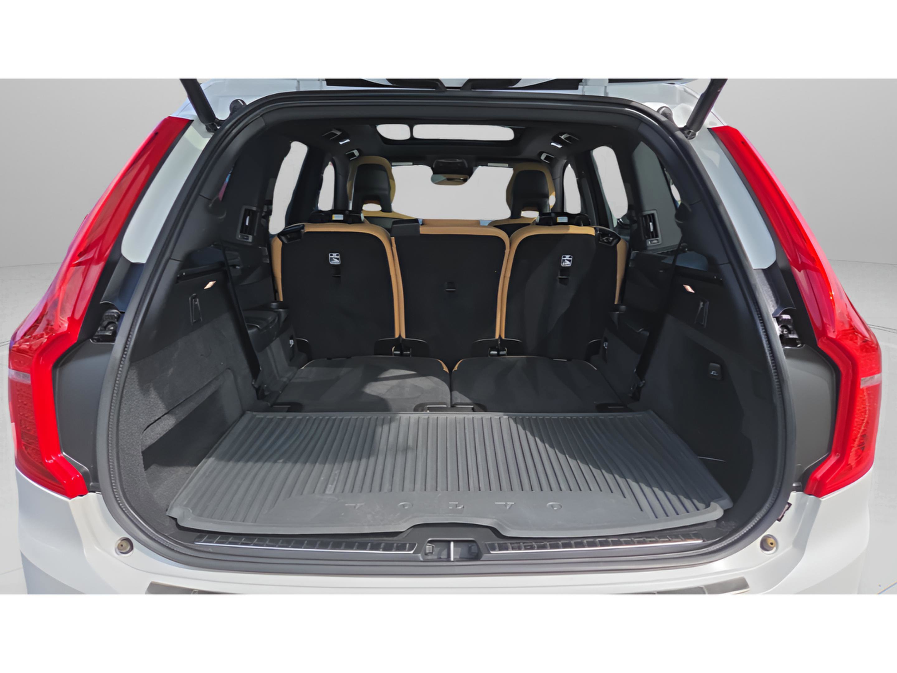 Used 2017 Volvo XC90 T6 Momentum w/ Vision Package AWD/4WD image 16